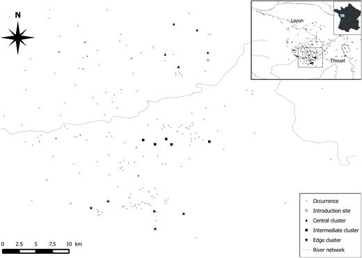Location of the three pond clusters of Xenopus laevis sampled to analyse the variation in resource allocation to reproduction. Occurrence data for X. laevis were provided by the Société Herpétologique de France.