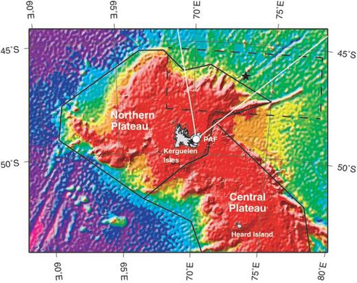 Sea floor topography of the Kerguelen Plateau. The black lines indicate the boundaries between the oceanic basins, the northern plateau and the central plateau in our models, based on those in Shipboard Scientific Party (2000). The digital bathymetry data are derived from Geosat and ERS-1 gravity information (Smith & Sandwell 1997). The black, dashed line and the two white lines indicate the location of the structure and the propagation directions in Figs 21 and 22, whereas the black star indicates the position of the plume centre in Fig. 24. See Sections 7.2 and 7.3 for further details.
