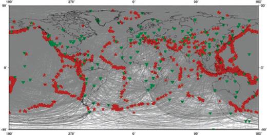 The synthetic data sets use the global distribution of sources (red stars) and stations (green triangles) taken from Ekström et al. (1997) for Love waves at 150 s periods. They include 16 624 measurements. For each measurement, the great-circle ray is plotted between the corresponding source and station.
