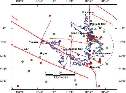 Post-impoundment seismicity distributionin Danjiangkou Reservoir area between 1967 and 1987. The dashed circle shows the zone of intense seismicity. The solid circles show the earthquakes with different magnitudes (green, M < 1.0; red, 1.0 ≤M < 2.0; blue, 2.0 ≤M < 3.0; black, 3.0 ≤M < 5.0).