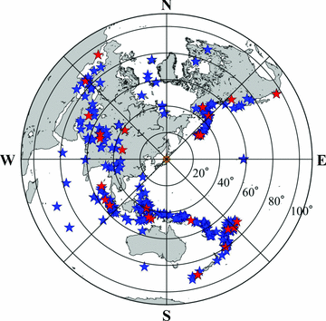Epicentral distribution of the teleseismic events used in this study. The blue stars denote 333 events recorded by the J-Array stations. The red stars denote the 27 events which were recorded by the dense Hi-net stations.