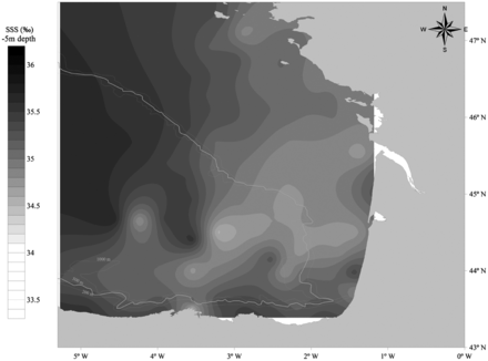 Average salinity of seawater (psu) at 5 m depth (SSS) for the JUVENA 2009 survey period (n = 84 CTD measurements).