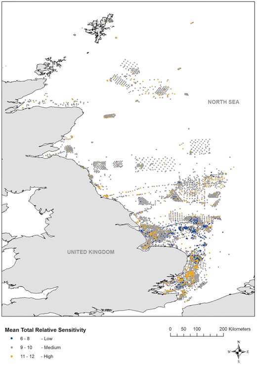 Samples plotted within the North Sea, with symbol colours indicating benthic invertebrate mean TRS scores.