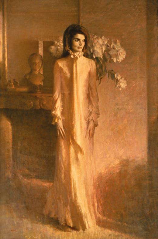 Jacqueline Kennedy in a pleated Irish linen Sybil Connolly gown. Aaron Shikler’s oil on canvas official portrait of First Lady Jacqueline Bouvier Kennedy depicts her wearing a pleated gown in fine Ulster handkerchief linen by her personal friend, Sybil Connolly. The Irish designer used nine yards of this linen to make every one yard of the pleated fabric. The portrait was placed on public display in the White House in 1971. Photo courtesy of the White House Historical Association.