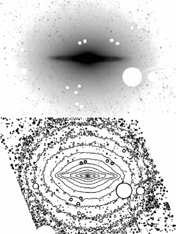 Top: IRAC channel 1 image of the Sombrero galaxy (NGC 4594) at 3.6 , used in this study. Bottom: isophotal contours from the same image. Foreground stars are removed. The stellar halo stands out clearly and appears rounder than the central bulge.