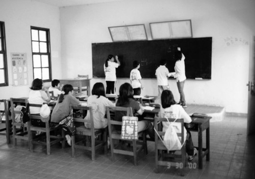 Japanese language class at Colegio Evangelista Metodista Colonia Okinawa